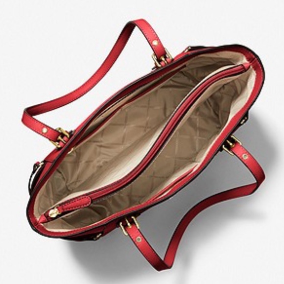 Michael Kors Voyager Small Saffiano Leather Tote Bag
Style# 30H1GV6T4T
NWT
Flame - Picture 2 of 16